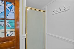 Mr. Bennie's Cafe 2 Bedroom Home by RedAwning