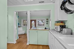 Mr. Bennie's Cafe 2 Bedroom Home by RedAwning