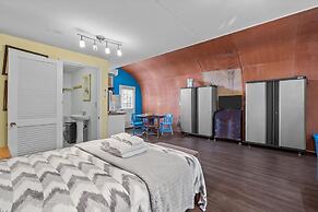 Mr. Bennie's Cafe 2 Bedroom Home by RedAwning