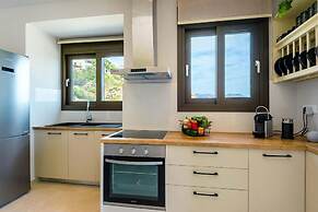 Beachfront 2 Bedroom Villa With Jacuzzi