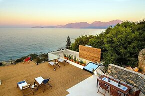 Beachfront 2 Bedroom Villa With Jacuzzi