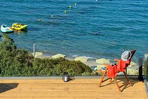 Beachfront 2 Bedroom Villa With Jacuzzi