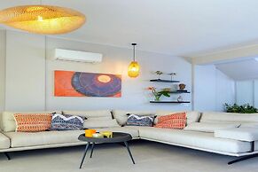 Beachfront 2 Bedroom Villa With Jacuzzi