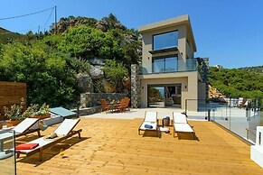 Beachfront 2 Bedroom Villa With Jacuzzi