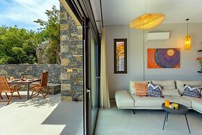 Beachfront 2 Bedroom Villa With Jacuzzi