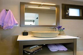 Beachfront 2 Bedroom Villa With Jacuzzi