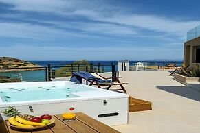 Beachfront 2 Bedroom Villa With Jacuzzi