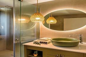 Beachfront 2 Bedroom Villa With Jacuzzi