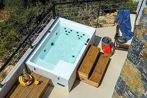 Beachfront 2 Bedroom Villa With Jacuzzi