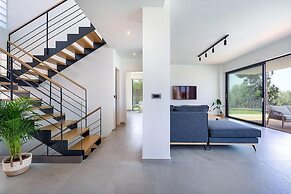 Sea View 4 Bedroom Villa With a Heated Pool