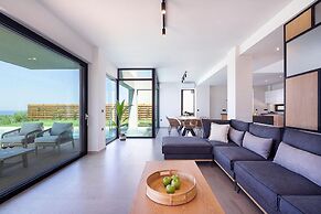 Sea View 4 Bedroom Villa With a Heated Pool