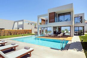 Sea View 4 Bedroom Villa With a Heated Pool