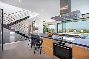 Sea View 4 Bedroom Villa With a Heated Pool