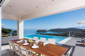 Sea View 3 Bedroom Villa Close to the Beach