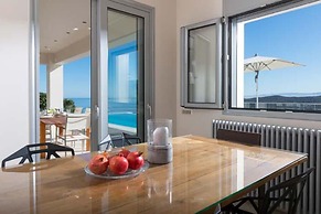 Sea View 3 Bedroom Villa Close to the Beach