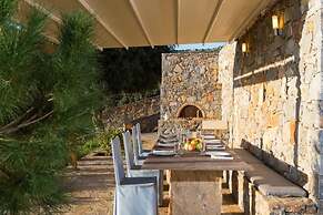 Sea View 3 Bedroom Villa Close to the Beach