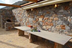 Sea View 3 Bedroom Villa Close to the Beach