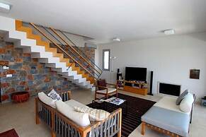 Sea View 3 Bedroom Villa Close to the Beach