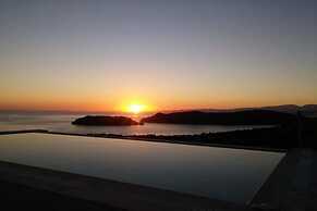 Sea View 3 Bedroom Villa Close to the Beach