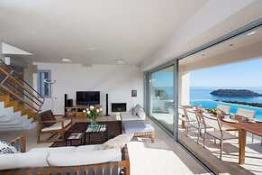 Sea View 3 Bedroom Villa Close to the Beach
