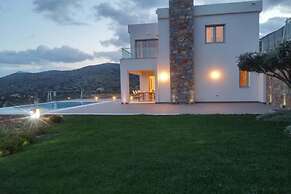 Sea View 3 Bedroom Villa Close to the Beach