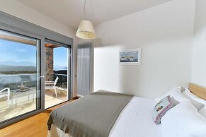 Sea View 3 Bedroom Villa Close to the Beach