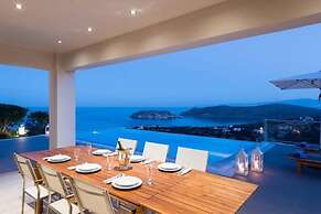 Sea View 3 Bedroom Villa Close to the Beach