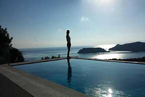 Sea View 3 Bedroom Villa Close to the Beach