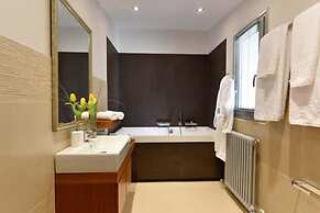 Sea View 3 Bedroom Villa Close to the Beach