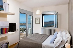 Sea View 3 Bedroom Villa Close to the Beach