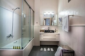 Villa Bellelen With a Heated Pool