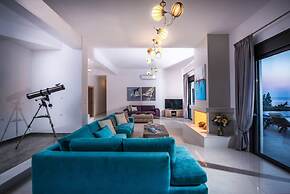 Villa Bellelen With a Heated Pool