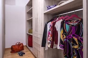 Villa Bellelen With a Heated Pool