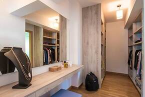 Villa Bellelen With a Heated Pool