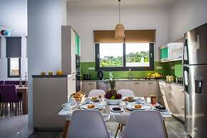 Villa Bellelen With a Heated Pool