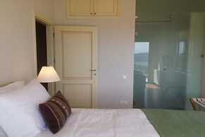 Sea View 3 Bedroom Villa Close to the Beach