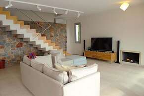 Sea View 3 Bedroom Villa Close to the Beach