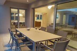 Sea View 3 Bedroom Villa Close to the Beach