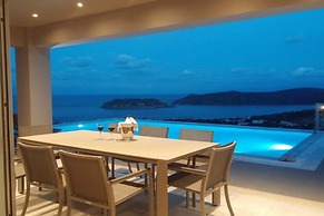 Sea View 3 Bedroom Villa Close to the Beach