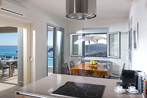 Sea View 3 Bedroom Villa Close to the Beach