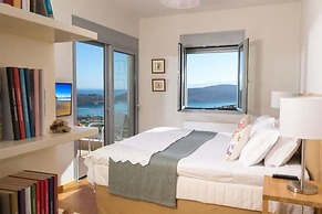 Sea View 3 Bedroom Villa Close to the Beach