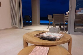 Sea View 3 Bedroom Villa Close to the Beach