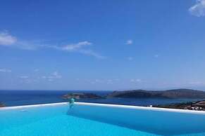 Sea View 3 Bedroom Villa Close to the Beach