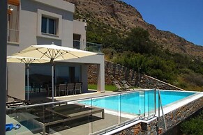 Sea View 3 Bedroom Villa Close to the Beach