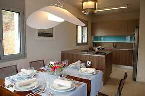 Sea View 3 Bedroom Villa Close to the Beach