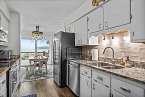 Water's Edge Retreat 3 Bedroom Home by RedAwning