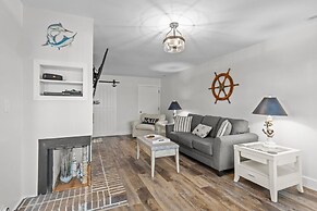 Water's Edge Retreat 3 Bedroom Home by RedAwning