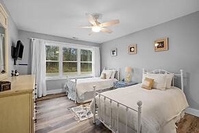 Water's Edge Retreat 3 Bedroom Home by RedAwning