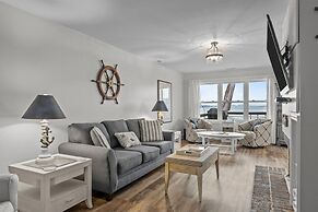 Water's Edge Retreat 3 Bedroom Home by RedAwning