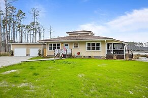 Water's Edge Retreat 3 Bedroom Home by RedAwning